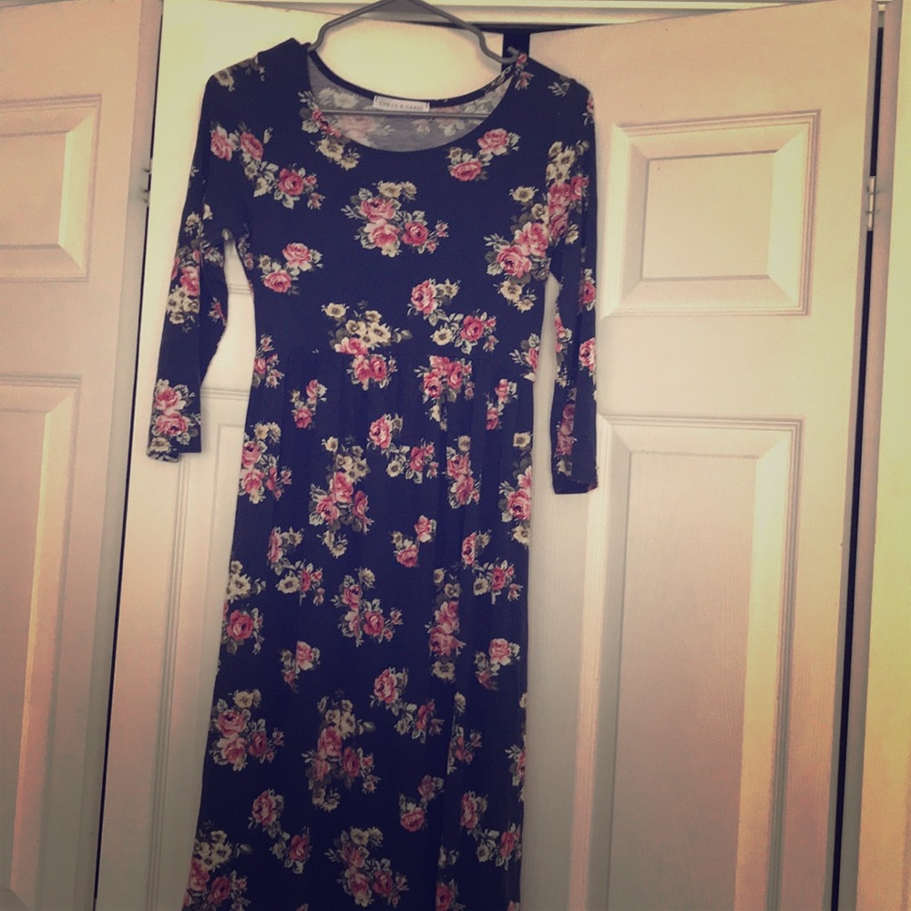 Navy dress with roses comfy,pretty,nice